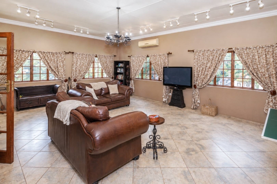 5 Bedroom Property for Sale in Schoemansville North West